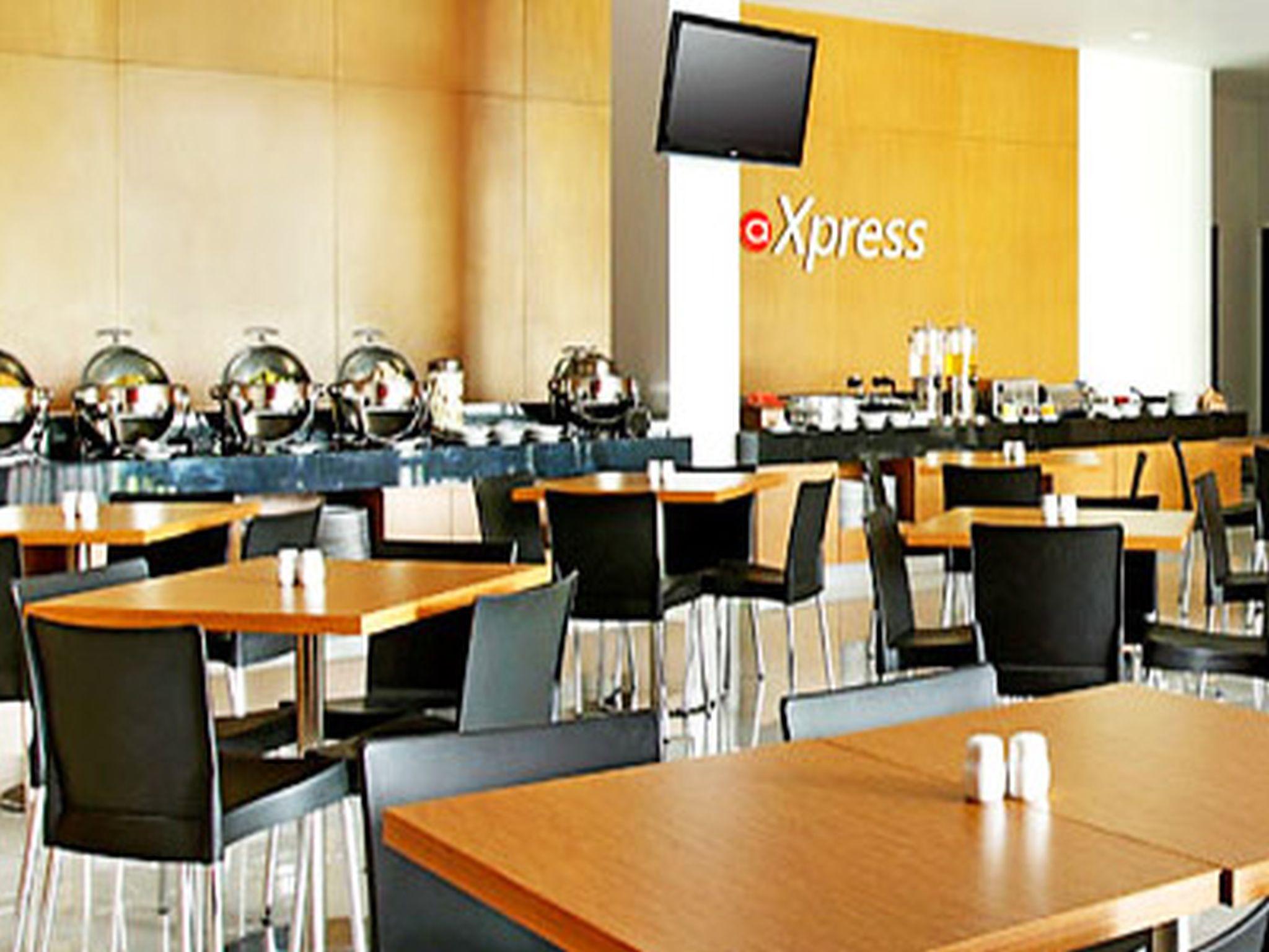 Amaris Hotel Embong Malang - Сурабая Екстериор снимка