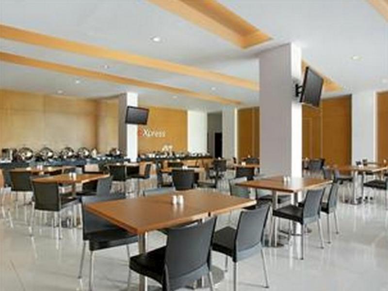 Amaris Hotel Embong Malang - Сурабая Екстериор снимка