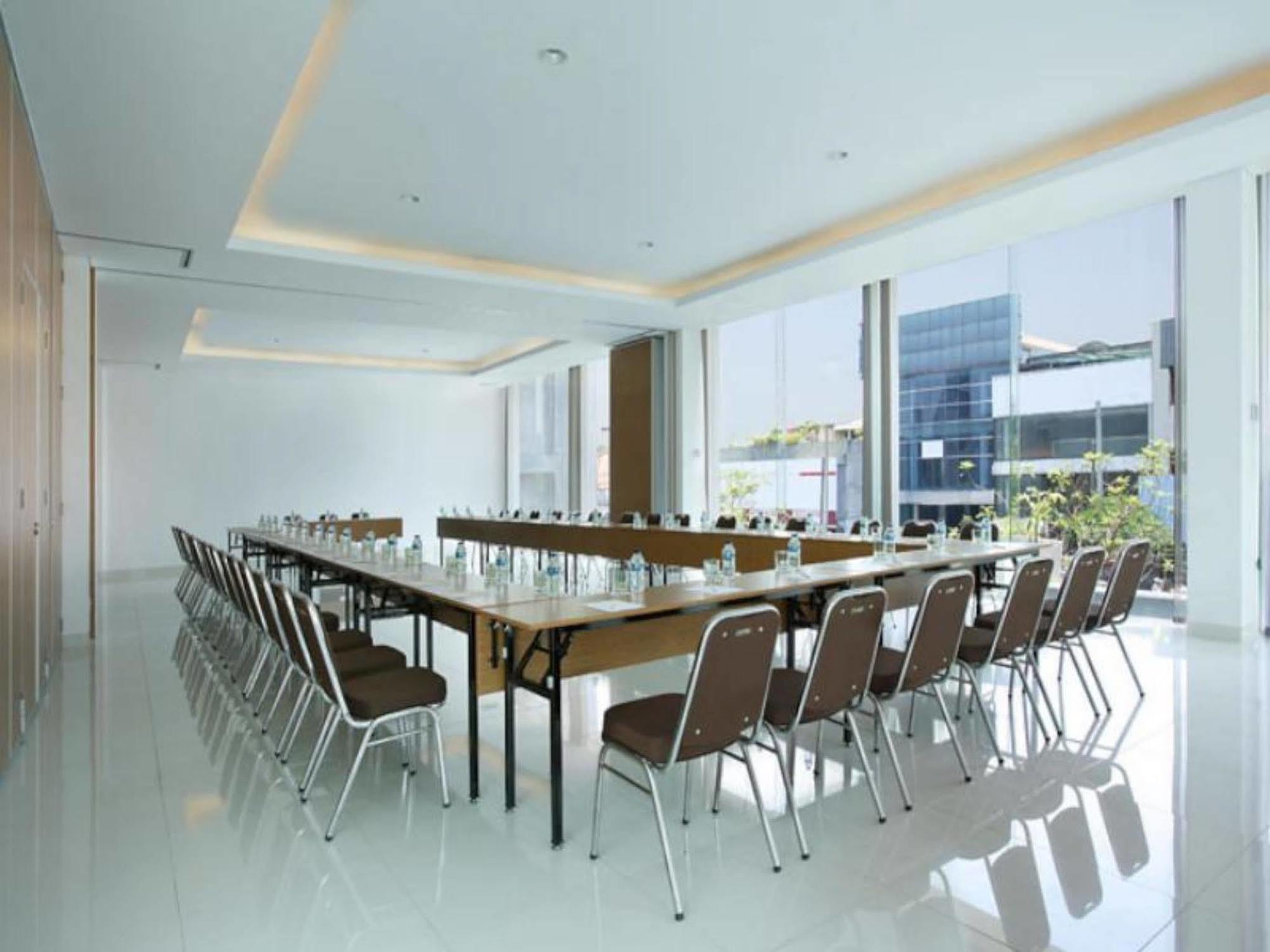 Amaris Hotel Embong Malang - Сурабая Екстериор снимка