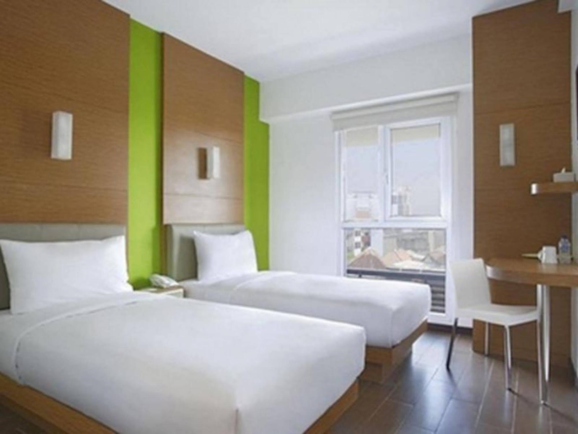 Amaris Hotel Embong Malang - Сурабая Екстериор снимка